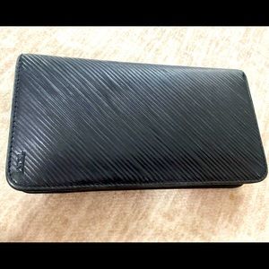 Tumi zip around Continental Wallet genuine leather Preowned